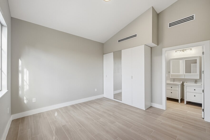 Building Photo - 2455 NW 13th Ave