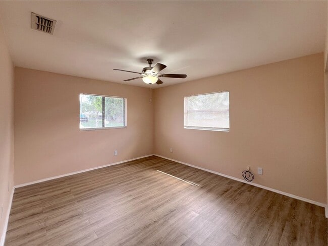 Building Photo - Charming 2 Bedroom, 1 Bath Duplex in Fort ...