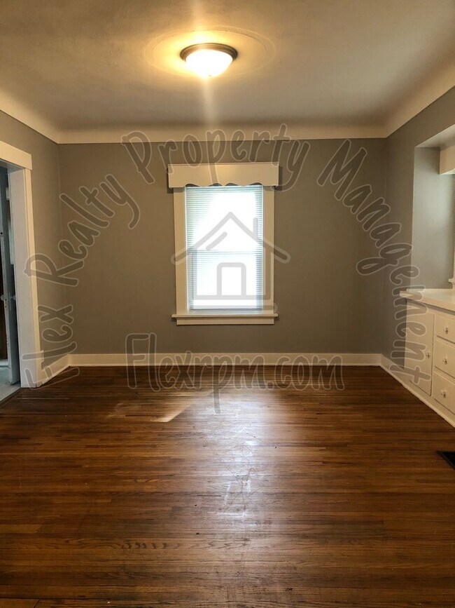 Building Photo - 1/2 off 1st month.....New on The Market......