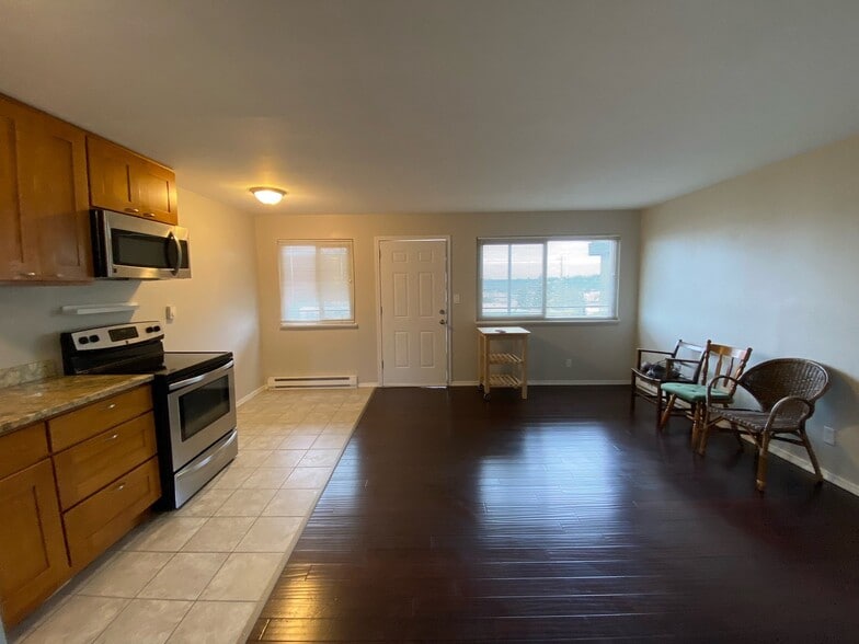 Building Photo - 3655 13th Ave W