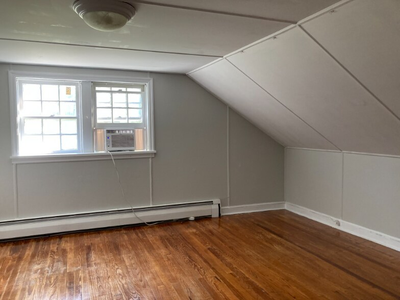 Building Photo - 389 Weinsteiger Rd