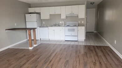 Building Photo - 1 month free!!! "Cozy 1-Bedroom Retreat  – Your Cozy Haven in Huntsville!"