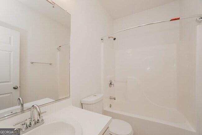 Building Photo - 5725 Newnan Cir