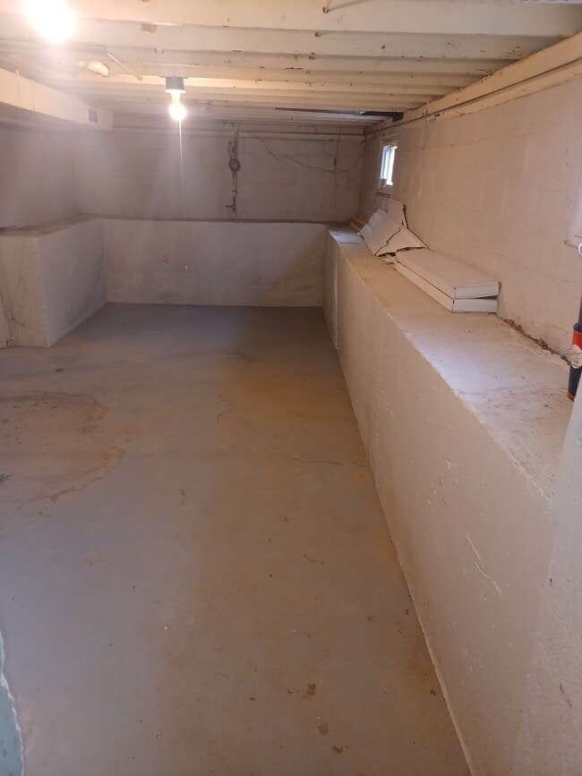 Building Photo - 10567 Decker Ave