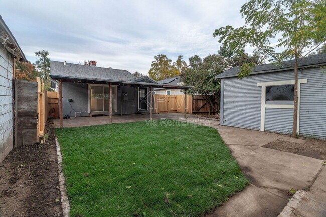 Building Photo - 444 E Sonoma Ave