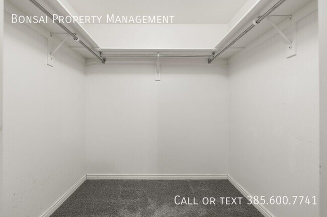 Building Photo - 8096 N Ridge Loop E