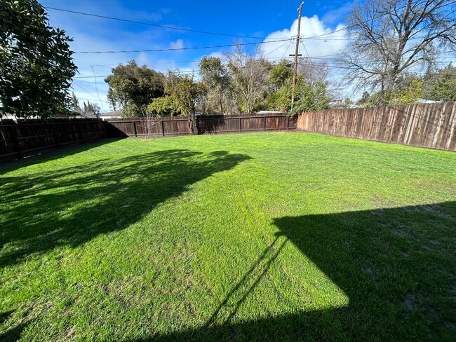 Building Photo - Charming & Pet Friendly 2 Bed/1 w/SOLAR & Yard Care Located on Spacious Lot near Schools & Shopping!