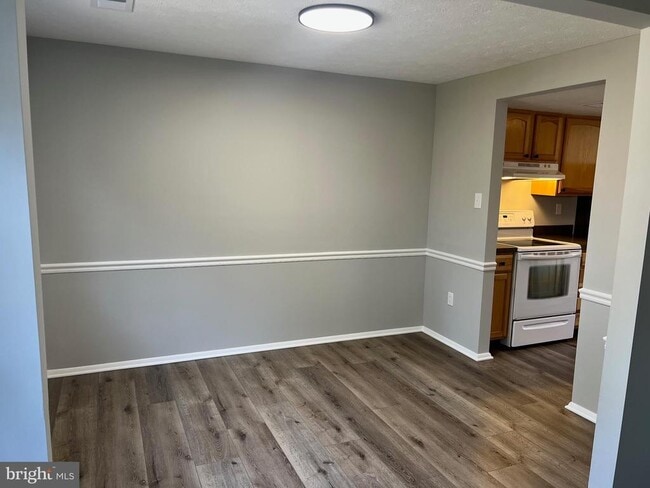 Building Photo - 132 Savannah Ct