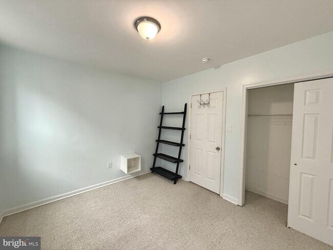 Building Photo - 1551 S Lambert St