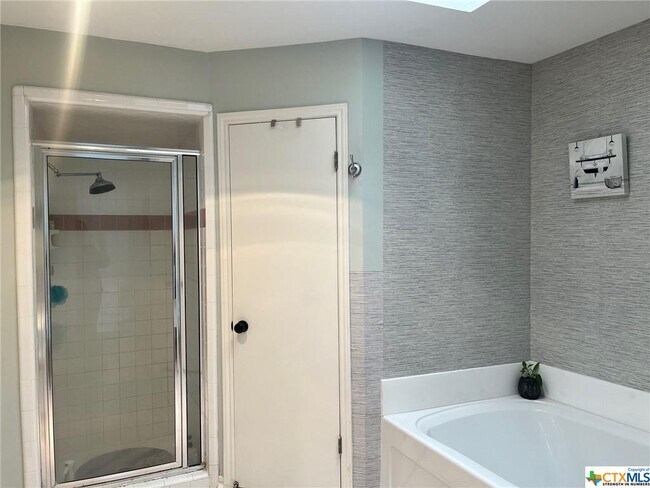 Building Photo - 103 Sunrise Ct