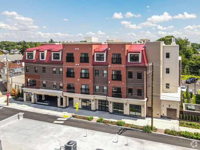 Primary Photo - Summit House Apartments - Senior Housing