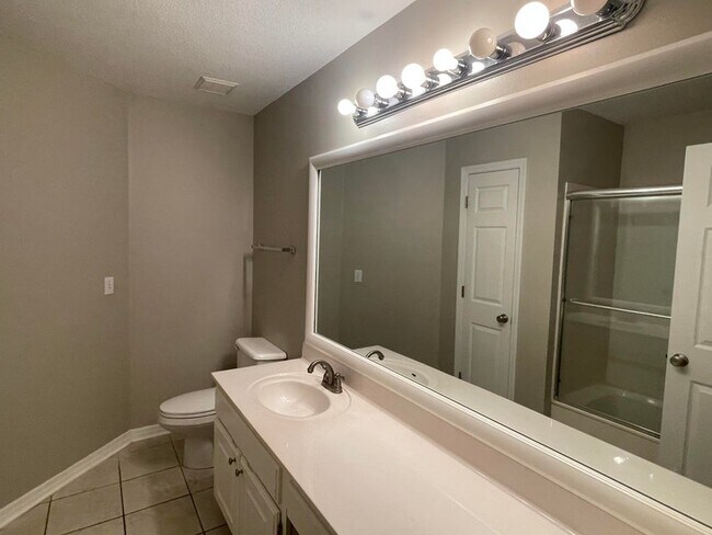 Building Photo - 1144 Troon Dr W