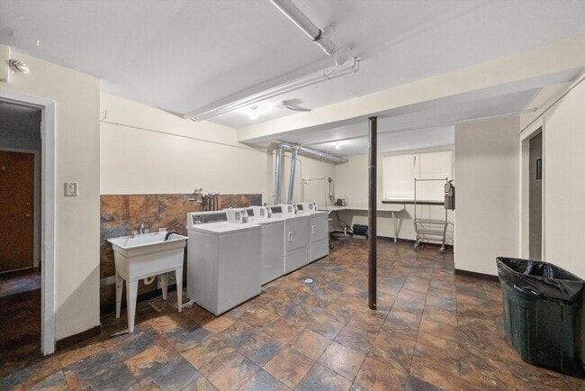 Building Photo - 3241 50th Ct