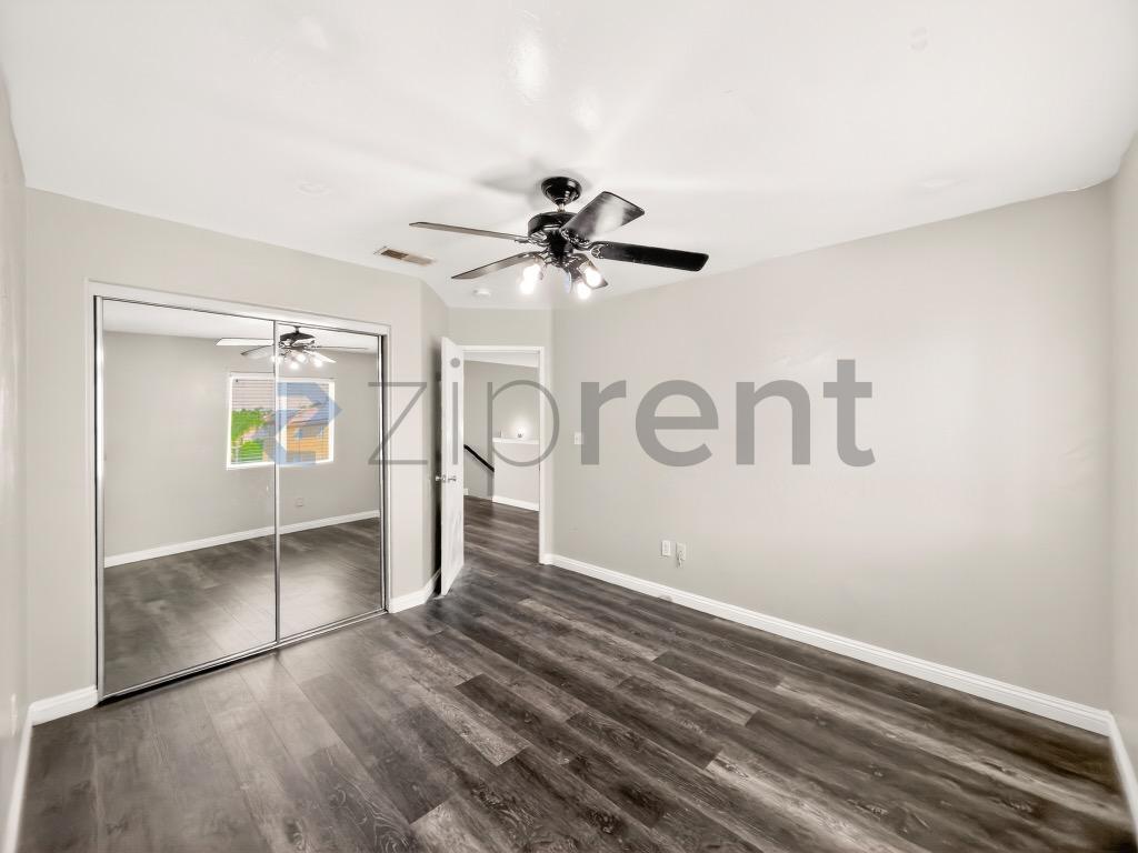 Building Photo - Unit
