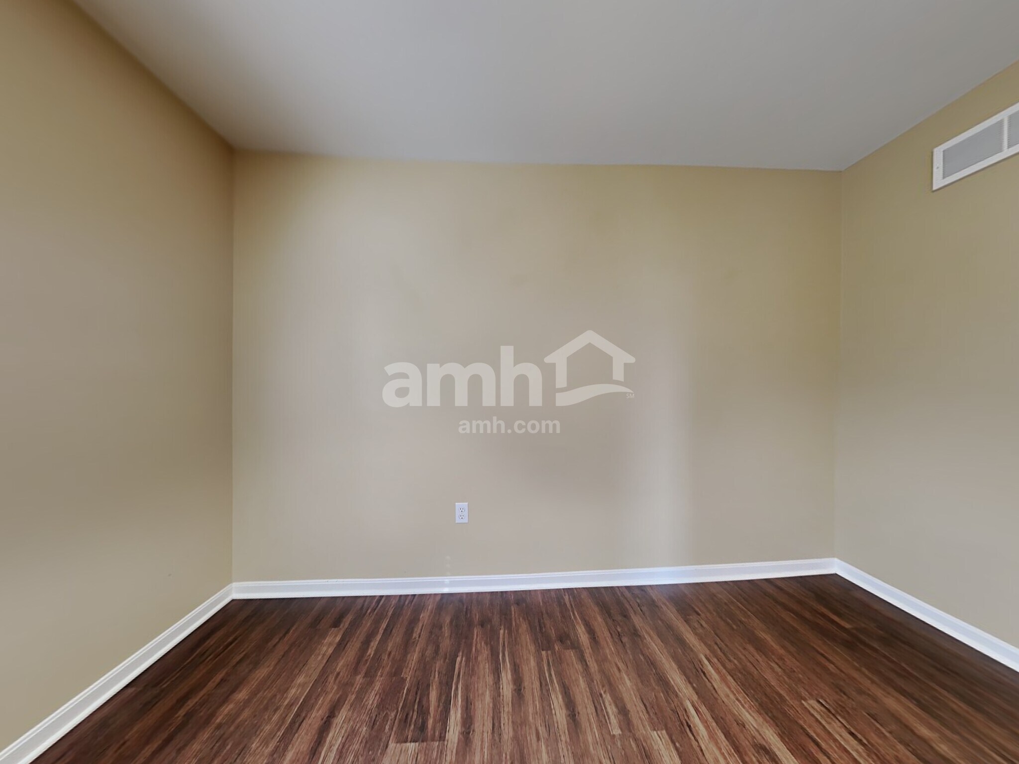 Building Photo - 823 Wingate Dr