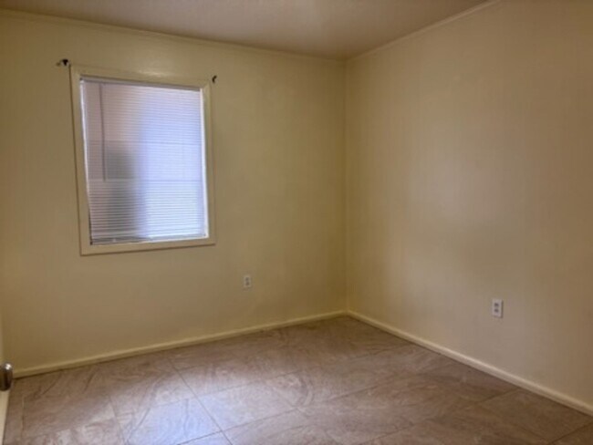 Building Photo - 1139 Wooddell Dr