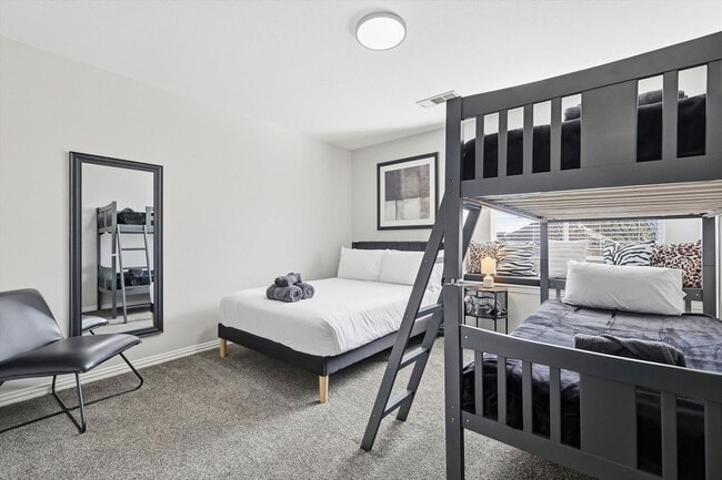 Building Photo - 2008 Vista Dr