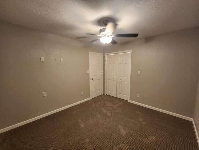 Building Photo - 205 Double Eagle Dr