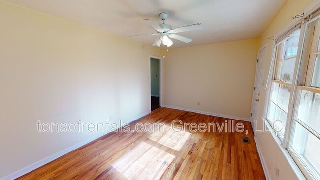 Building Photo - 137 Rosewood Cir