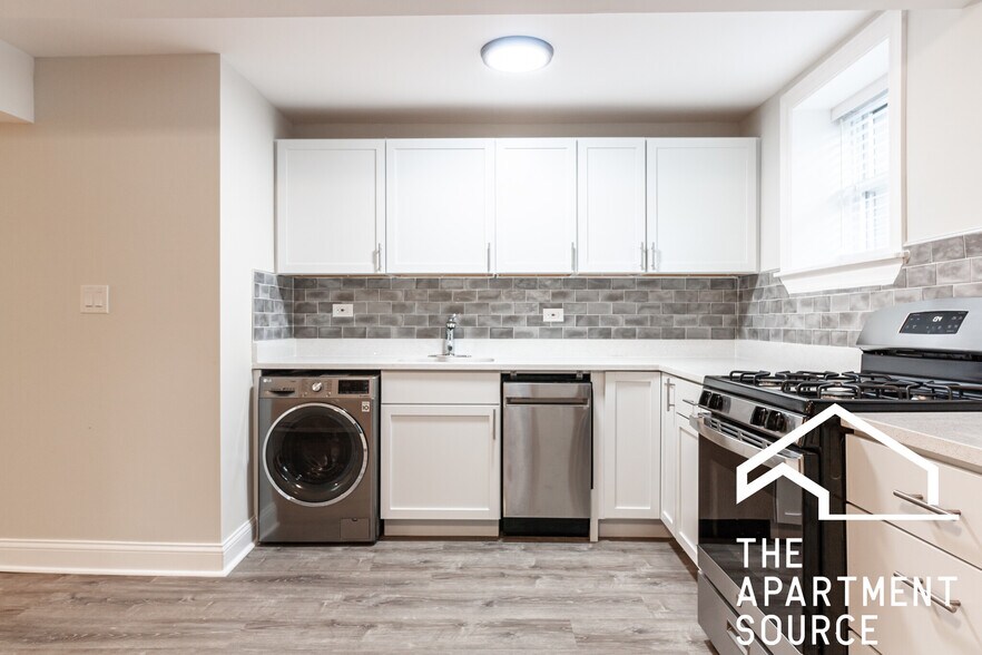 Building Photo - 852 W George St