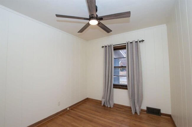 Building Photo - 4933 Woodland Ave