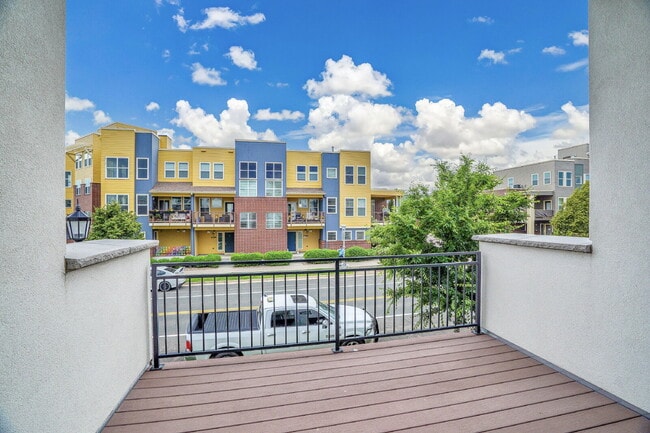 Building Photo - $2,500 - 2 Bed, 2.5 Bath Townhome in Broom...