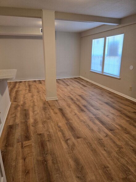 Building Photo - 2307 Elm Ave