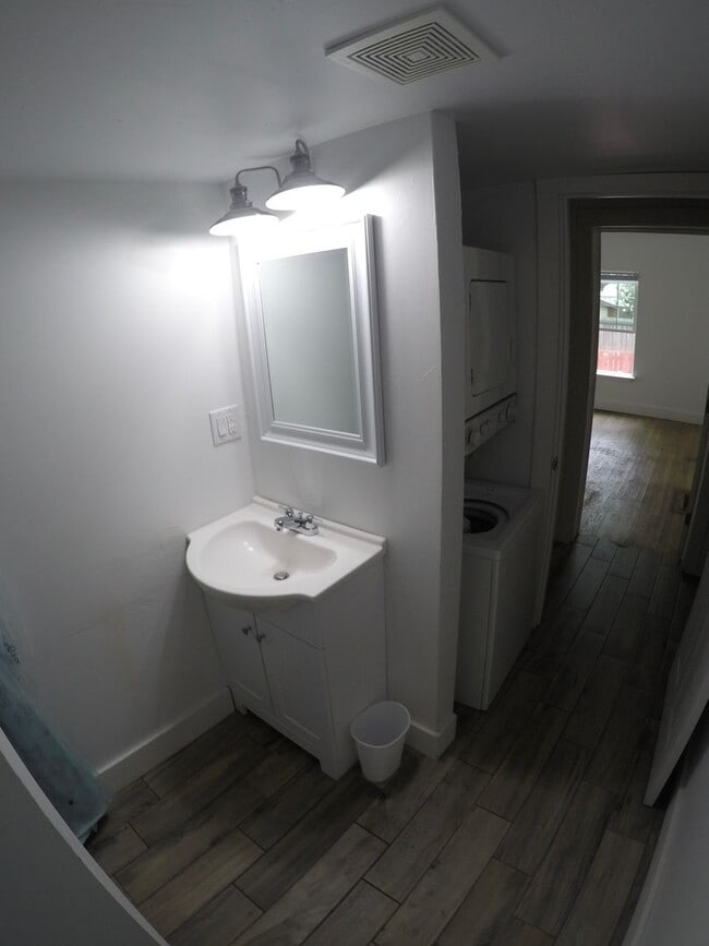 Building Photo - recently remodeled and upgraded!