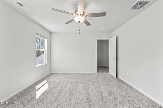 Building Photo - 705 Conductor Ct
