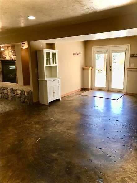 Building Photo - 4835 Creek View Dr