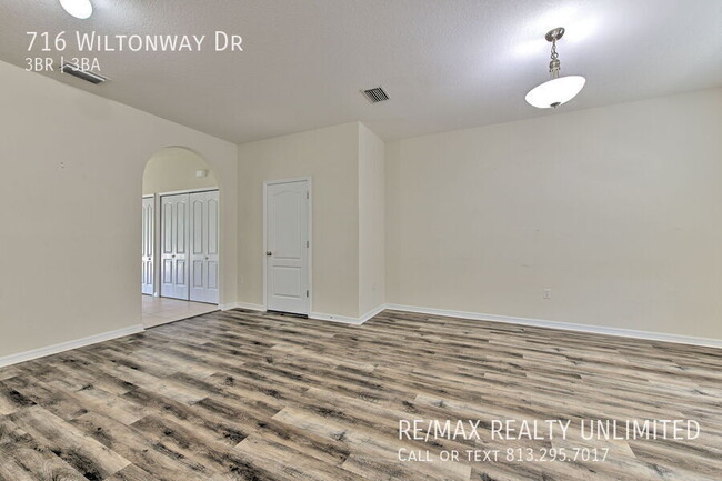 Building Photo - 716 Wiltonway Dr