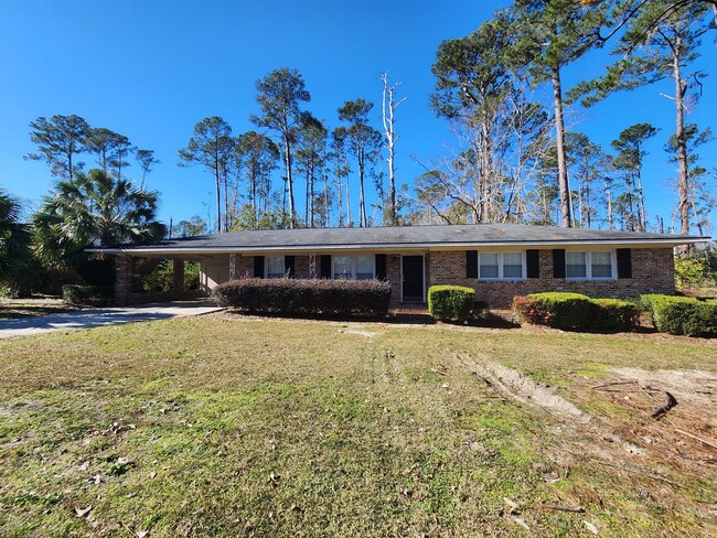 Primary Photo - Spacious 3-Bedroom Brick Home with Two Liv...