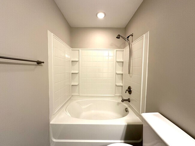 Building Photo - 4640 Blackmuir Wood Cir