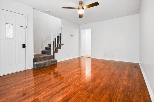 Building Photo - Pet Friendly Three Bedroom!
