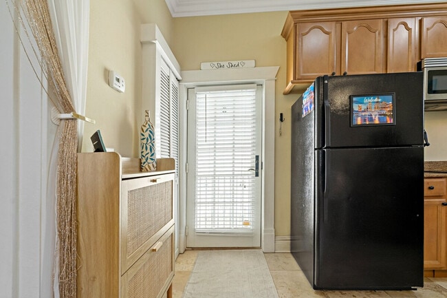 Building Photo - 509 S Willow Ave