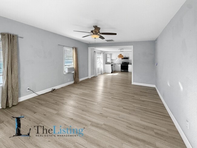 Building Photo - 6920 N Central Ave