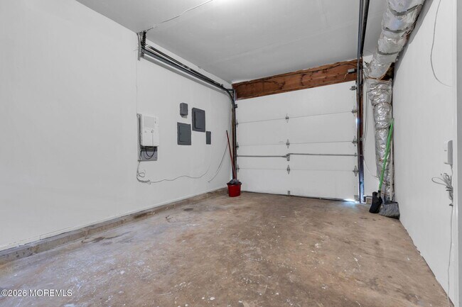 Building Photo - 173 Stowe St