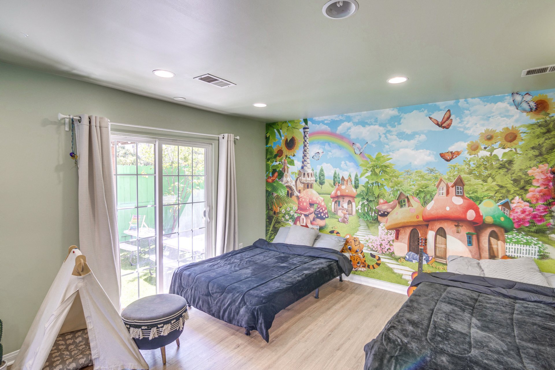 Building Photo - 3863 Broadlawn Dr