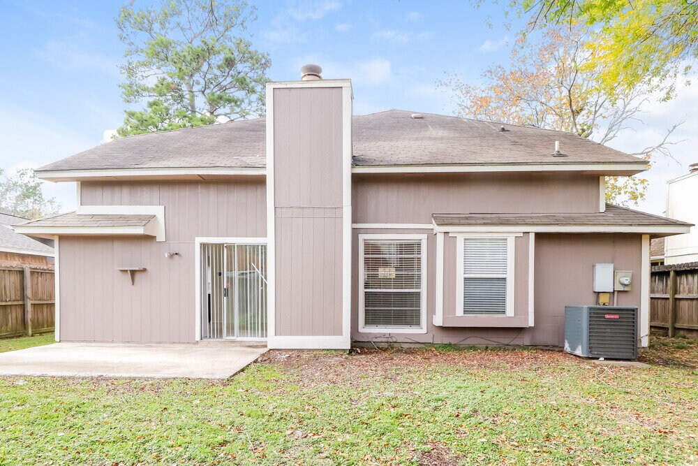 Building Photo - 20110 River Brook Dr