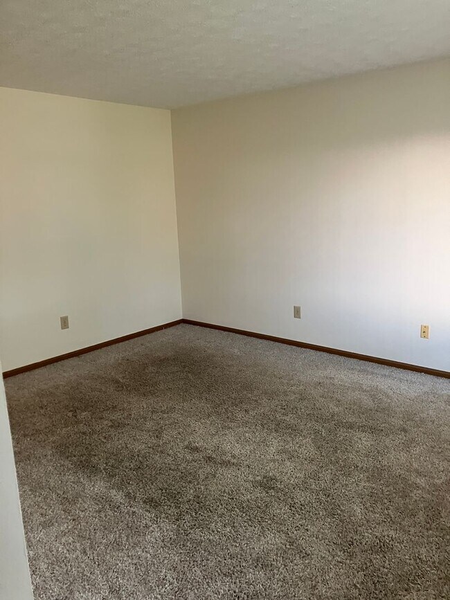 Building Photo - Spacious 2-Bedroom Living in a Quiet Community Available July!