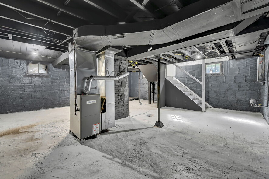 Building Photo - 1584 Hampton Rd