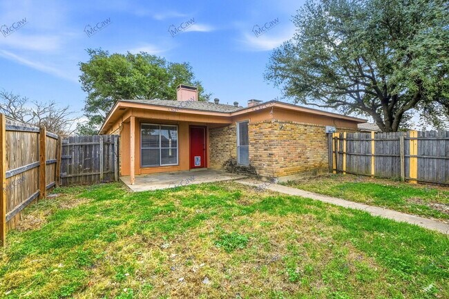 Building Photo - 2728 Westchester Dr