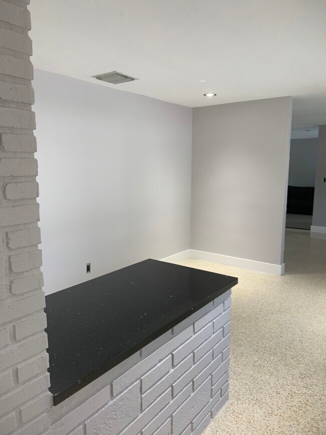 Building Photo - 10790 SW 88th Ave
