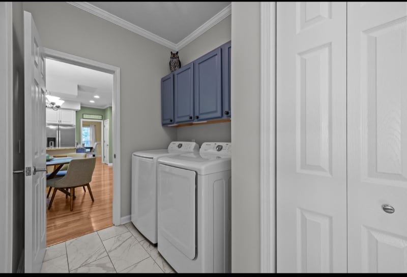 Building Photo - 42 Surrey Run