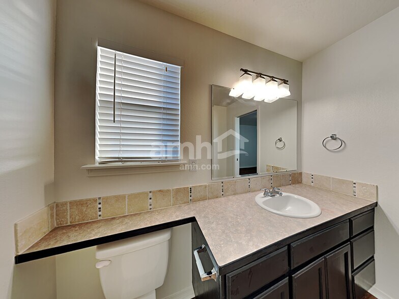 Building Photo - 2513 E Cinnamon Ln