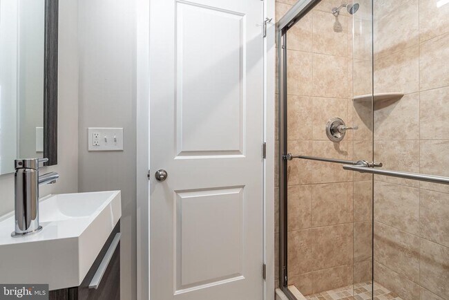 Building Photo - 421 N 39th St