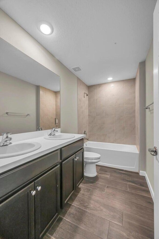 Building Photo - 574 NW Bayshore Blvd