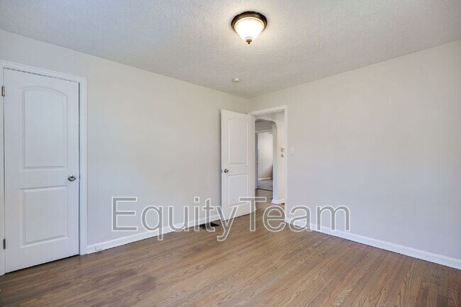 Building Photo - 6949 Marbev Dr