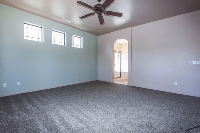 Building Photo - Willow Hills Home