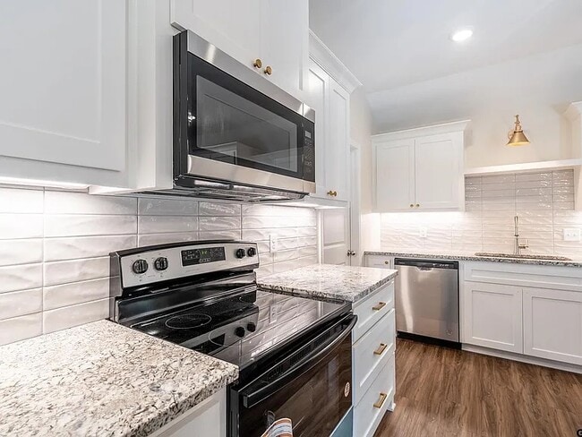 Building Photo - 215 Timberline Dr